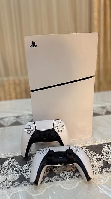 Техника и электроника: PlayStation 5 Slim konsolu + 2 ədəd DualSense idarəetmə pult Içinde — 2