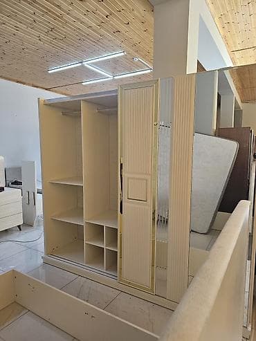 işlənmiş termolar: Yataq dəsti Qiymət: 950 AZN Ünvan: Binəqədi Komplekt: - Taxt: geniş — 6