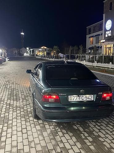 oyuncaq bmw: BMW 5 Series E39 sedan - Kuzov: sedan, tünd yaşıl rəng - M paketli — 3