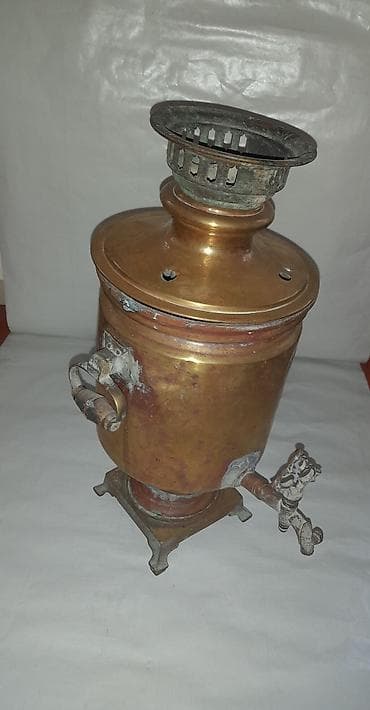 samovar satisi: Medallı qədim samovar satılır. yuxarıda 5 medal, yanında yəni aşağıda — 1