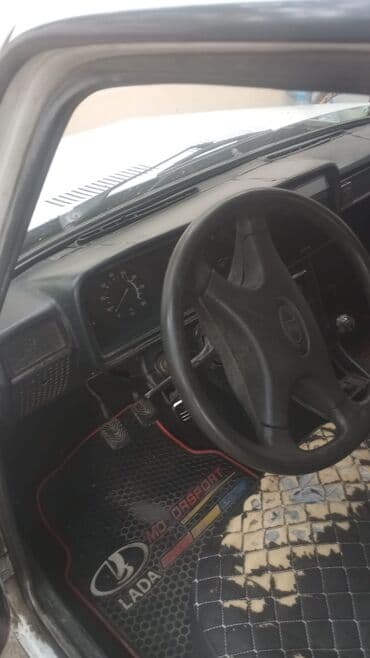 VAZ/Lada klassik sedan – ağ rəngdə, Azərbaycan nömrə nişanı 10-0X-766