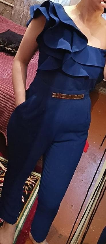 sade dön modelleri: Qadın geyim dəsti – 4 model 1) Tünd mavi kombinezon: - Tək çiyin — 1