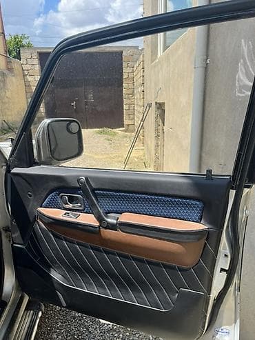arxa panel: Mitsubishi Pajero: 2.8 l | 1995 il Ofrouder/SUV — 3