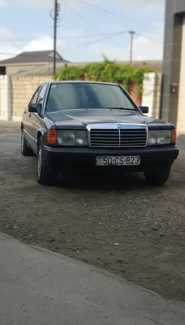 Mercedes-Benz 190 (W201) sedan - Kuzov: 4 qapılı sedan, qara rəng -