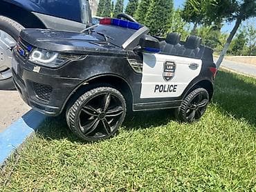 uşaq vannasi: Uşaq üçün elektrikli polis maşını - Korpus: qara-ağ rəngdə, “POLICE” — 2