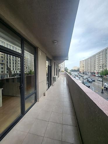 Kirayə mənzillər: Abu Arenanın binasında 3 otaqlı menzil.157 kv.2 sanuzeli var.Merkəzi — 7