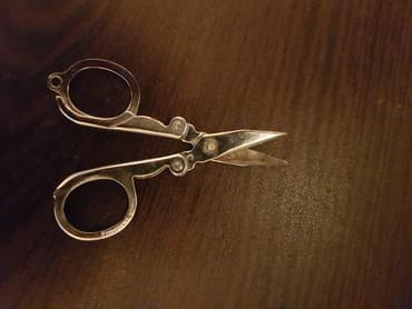 xarı bülbül icon: ● Qayçı ● Nerj. Uzunluğu : 8 sm. Qiyməti : 5 azn — 5