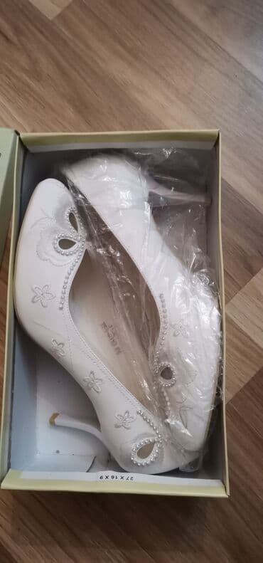 Tuflilər, Ölçü: 39, rəng - Ağ, Yeni