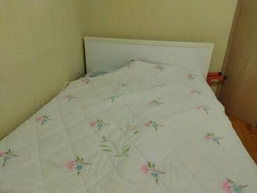 ədyalar: Bu yataq örtüyü, işlənilib amma təmiz və səliqəlidir. ölçüləri standar — 2