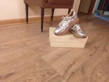 adidas qaçış üçün qadın krossovkaları: Ölçü: 41, rəng - Gümüşü, İşlənmiş — 1