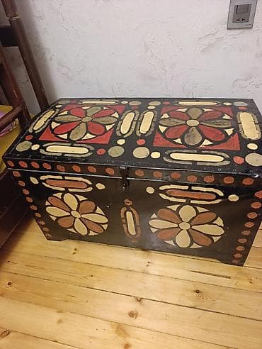 Qedim sandiq.45 azn 
Unvan Bineqedi 
Vesile🌹8319