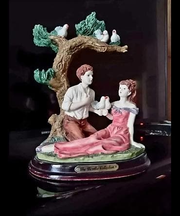 İtalia.Milan.-------- kolleksion.--------- 2020. İri,həcimli