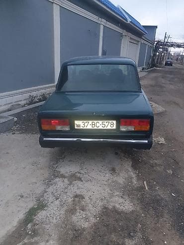 nolyedi maşın: VAZ 2107 sedan - Kuzov: 4 qapılı sedan, tünd yaşıl rəng - Mühərrik — 2