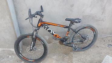 Dağ velosipedi – 26 düymlük - Çərçivə: yüngül ərintili, qara-narıncı