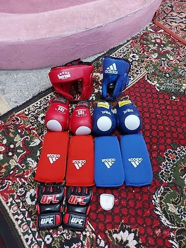 everlast: Boks və döyüş idmanı dəsti Tərkib: - Qırmızı TOP TEN baş qoruyucu - — 1