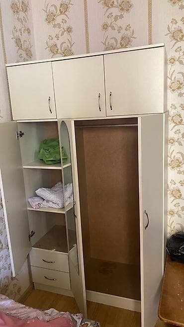 setka qapi: Ağ rəngli paltar dolabı – güzgülü, çoxfunksiyalı. Ölçüləri — 3