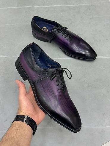 derin dondrcu: Kişi klassik ayaqqabısı – bağlamalı, zərif “Oxford” üslubu. - — 1