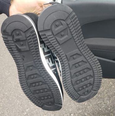 krasofka qiz ucun: Kişi krossovkası. 40 razmerdi. yenidir. Baha qiymətə alinib. Ucuz — 3