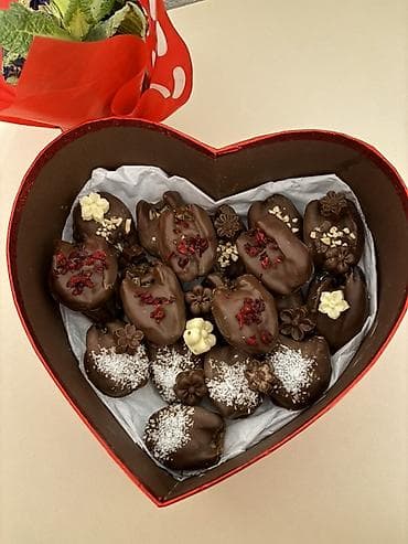 Şokoladlı xurma və trüflər – hədiyyəlik assorti kompozisiyalar Məhsul