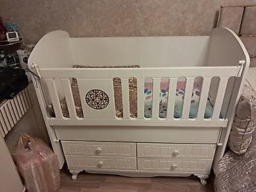 paltar dolap: Oğlan və qız üçün, İşlənmiş, Dördbucaq, Beşik, Dəstsiz, Matras ilə, Yellənmə mexanizm ilə — 1