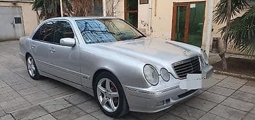 Mercedes-Benz E 240: 2.4 l | 2001 il Sedan — 8
