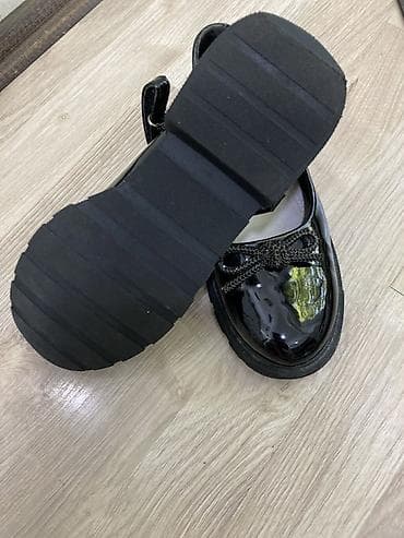 baletka: Qız uşaqları üçün laklı klassik baletka tipli ayaqqabı.1 defe geyilib — 2