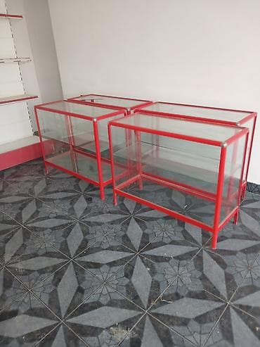 Mağaza üçün şüşə vitrinlər - Material: möhkəm şüşə panellər, metal