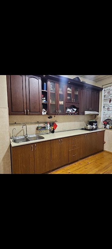 Metbex mebeli ideal ela veziyyetde 240azn. Üzerinde qaz moyka