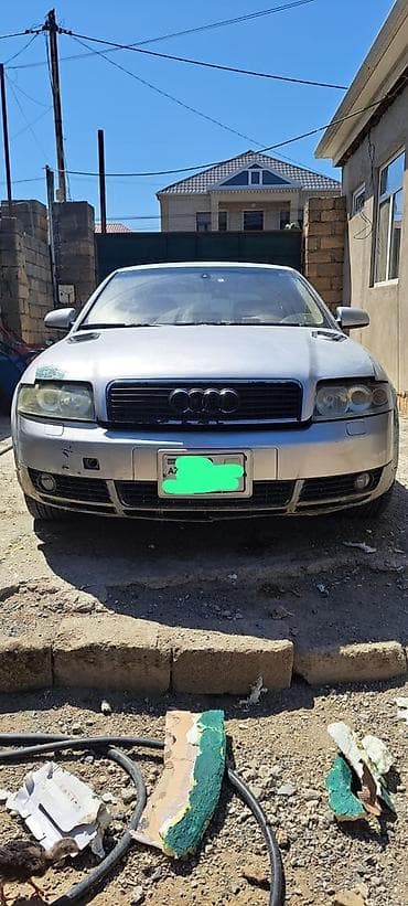 Audi: Audi A4 sedan - Kuzov: gümüşü rəng, 4 qapı, ikiqat çıxışlı egzoz - — 2