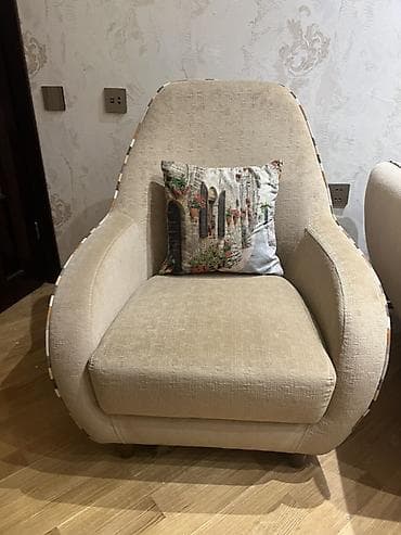 Bej rəngli yumşaq divan və 2 kreslo satılır. neytral bej ton – — 1