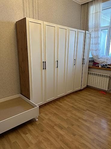 Düz dolab, Yataq otağı üçün, Paltar üçün, Kupe, Korpuslu — 1