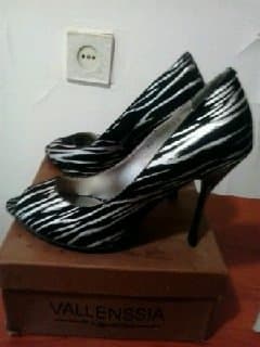 Ölçü: 39, rəng - Gümüşü, Yeni