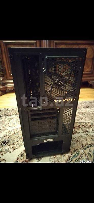 pro 4: PC korpusu – şüşə yan panel, çoxsaylı fanlarla - Yan panel: tüstü — 6