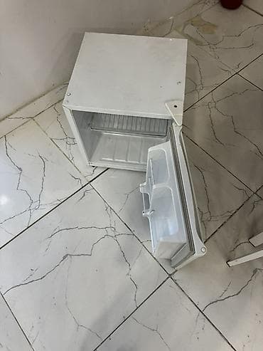 ev ucun soyducular: TCL mini soyuducu - Kompakt ölçü: tezgah altına, ofis masasına, yataq — 4