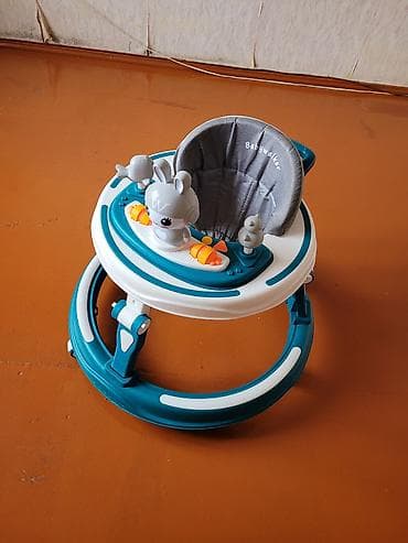 parda: Uşaq gəzdirəni (baby walker) - Rəng: ağ–mavi gövdə, boz parça — 1