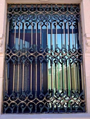 demir pillekenler: Müxtəlif dizaynda alüminium məhəccərlər təklif olunur. Ağ rəngli — 12