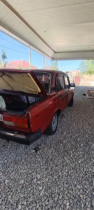 07 satsi: VAZ 2107 sedan - Kuzov: 4 qapılı sedan, al-qırmızı rəng, xrom ön və — 4