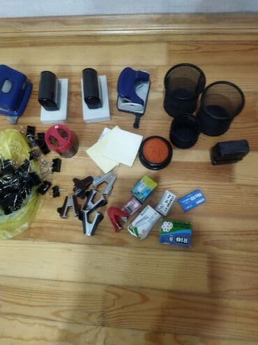 набор художника: Ofis ləvazimatları kağız desenler 2 AZN, qələm qapıları 1 AZN, sənəd — 2