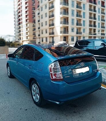 uaz satisi: Toyota Prius (2-ci nəsil) – hibrid liftbek Xüsusiyyətlər: - Rəng — 1