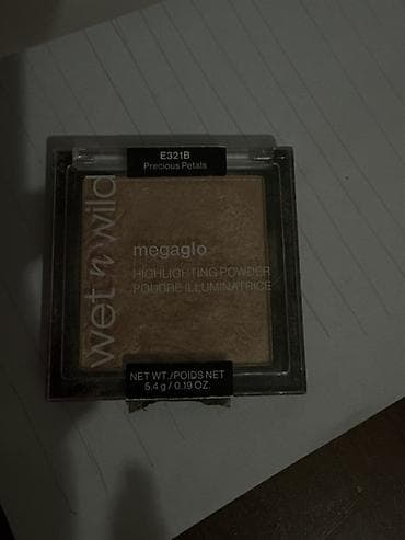 Wet n Wild Megaglo Highlighting Powder – E321B Precious Petals - Ton
