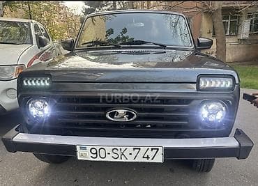 forut satsi: LADA Niva (VAZ 2121) – şəhər və off-road üçün praktiki 3 qapılı SUV — 3