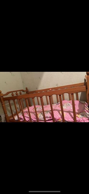 uwaq masini: Oğlan və qız üçün, İşlənmiş, Dördbucaq, Beşik, Dəstsiz, Matras ilə, Yellənmə mexanizm ilə — 1