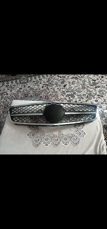 zil ehtiyat hisseleri: Mercedes-Benz ön radiator barmaqlığı (qri̇l) - Model uyğunluğu: W204 — 4