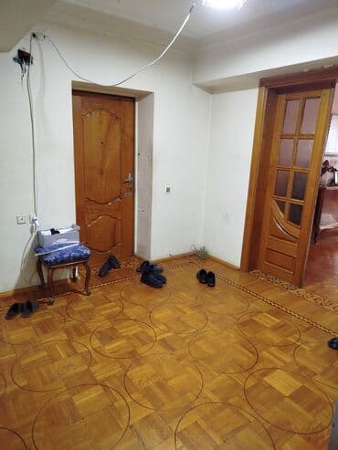 Opel: Mənzilin təsviri: Mənzil 4 otaqdan 3 otağa düzəlib. Təcili satılır. Bu — 1