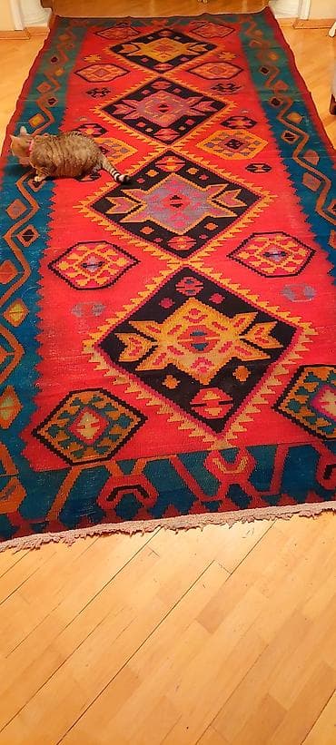 65 yaşı olan kilim satılır.Demək olar təzədir — 2