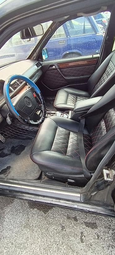 cayenne krilo 2013: Mercedes-Benz E 220: 2.2 l | 1994 il Sedan — 2