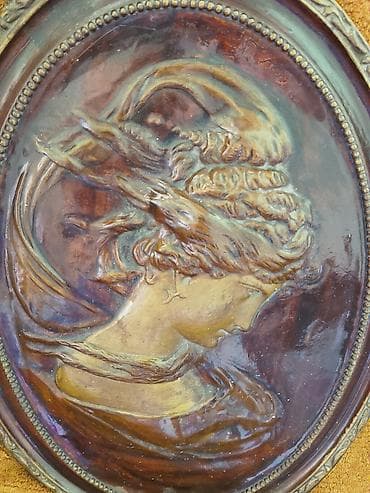 cipsi sekilleri: Dekorativ relyef tablo – oval formalı, bürünc/bronz effektli — 1