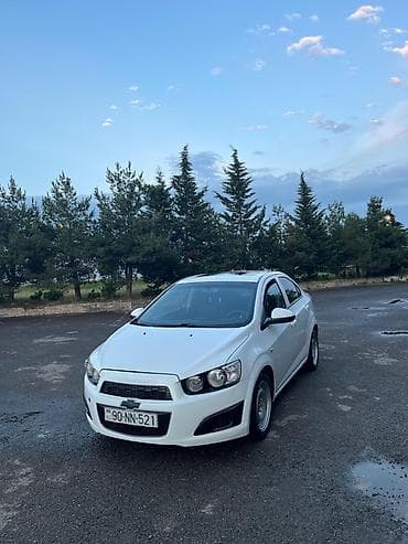 cobalt bar: Chevrolet Aveo sedan – ağ rəng Əsas xüsusiyyətlər: - Kuzov: 4 qapılı — 2