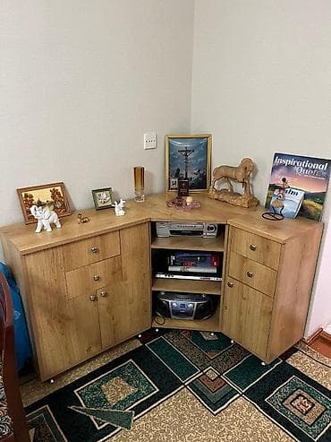 İşlənmiş, Künc Tv altlığı, Polkalı, Laminat