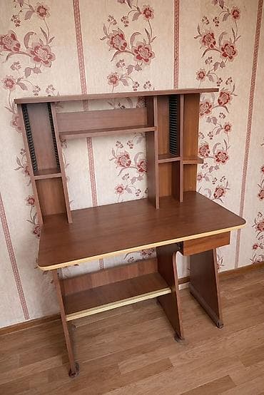 Düz masa, Polkalı, Siyirməli, Teksturalı laminat